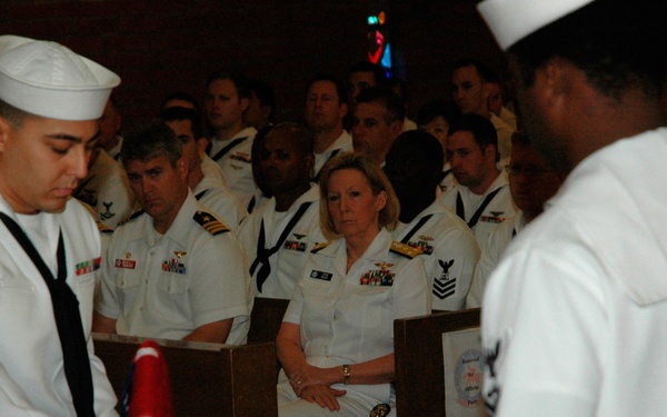 VR-55 holds memorial for fellow sailor