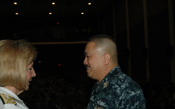 COMNAVRESFOR presents award