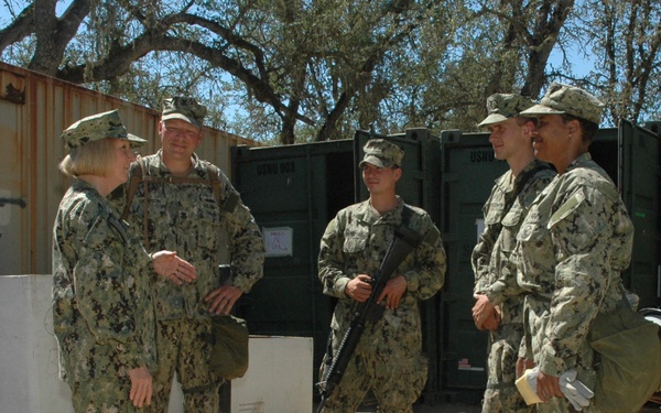 COMNAVRESFOR visits Reservists in California