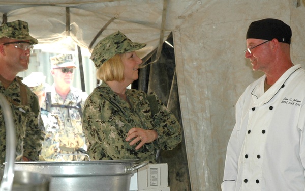 COMNAVRESFOR visits Reservists in California