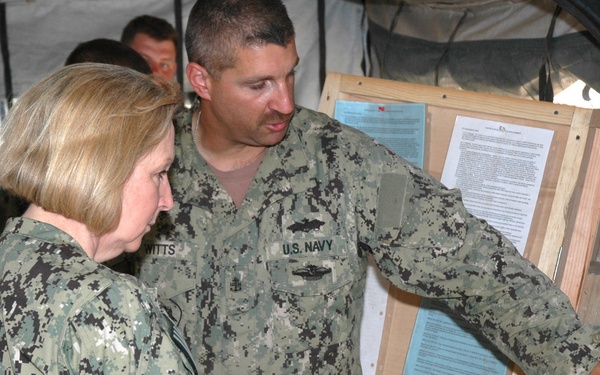 COMNAVRESFOR visits Reservists in California