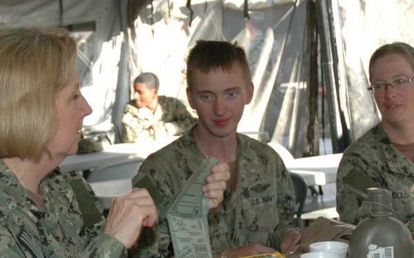 COMNAVRESFOR visits Reservists in California