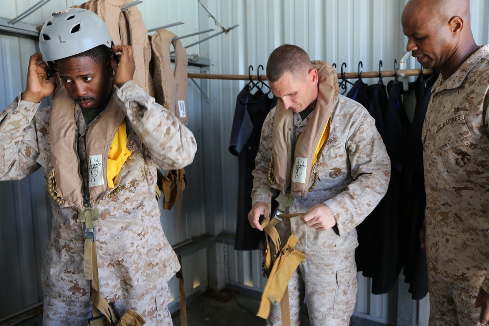 11th Marine Expeditionary Unit Completes Helo Dunker