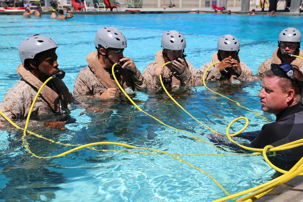 11th Marine Expeditionary Unit Completes Helo Dunker