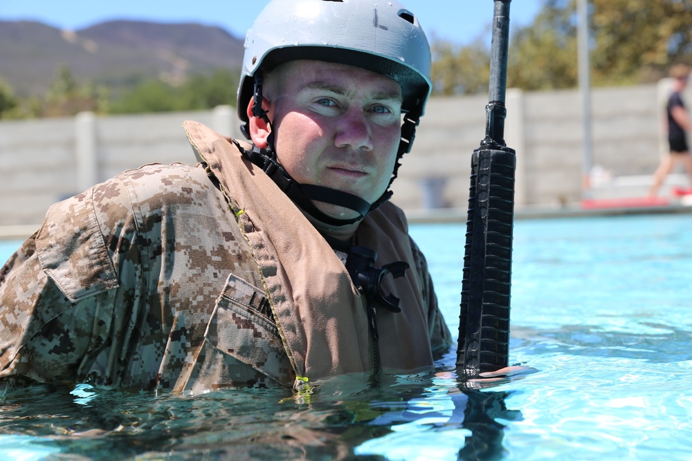 11th Marine Expeditionary Unit Completes Helo Dunker