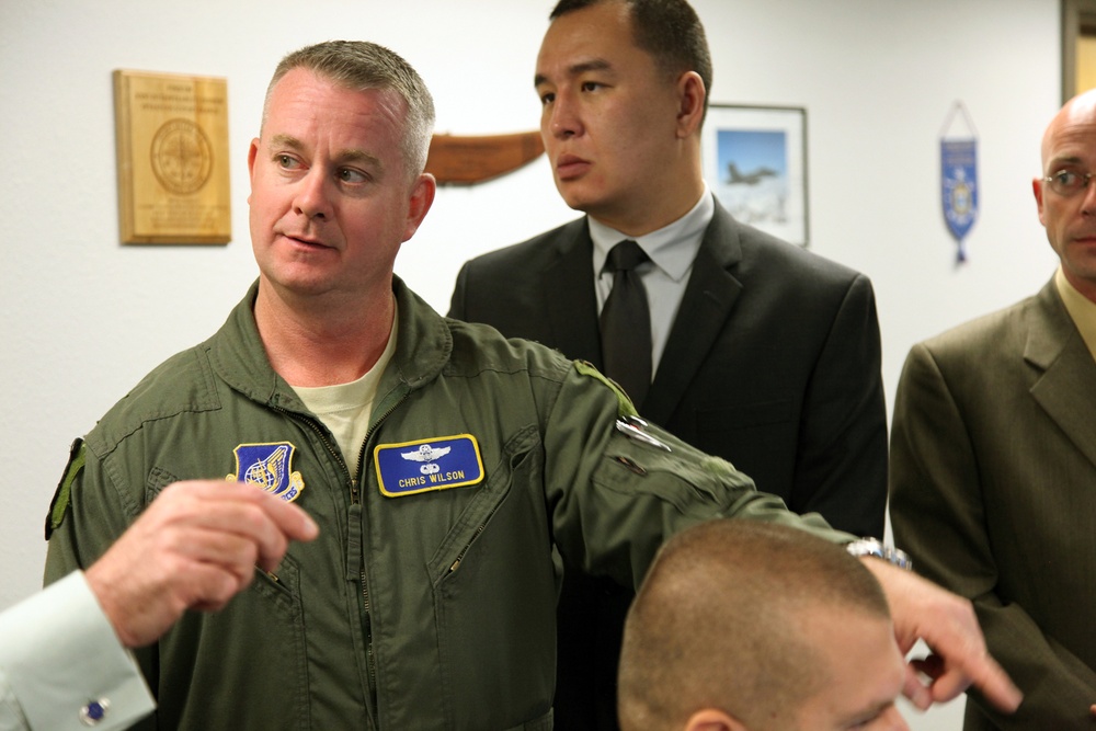 US Air Force Lt. Col. Chris Wilson interacts with Exercise Vigilant Eagle 13 participants