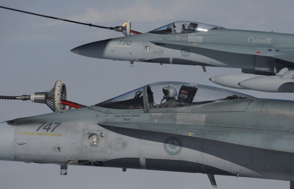 Vigilant Eagle 13 - CF-18 refuel