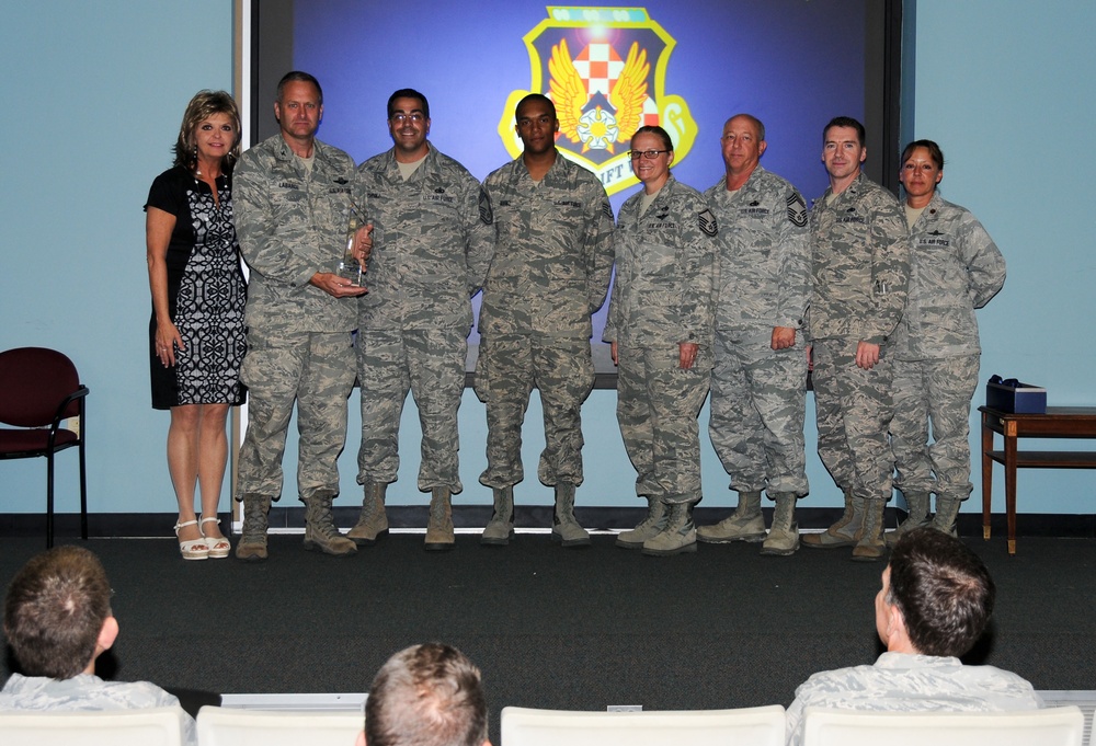 105th Airlift Wing New York Air National wins ANG award