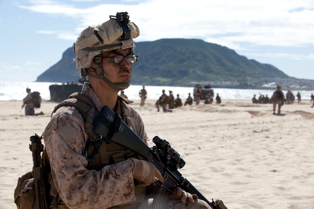 13th MEU Amphibious Assault 130830