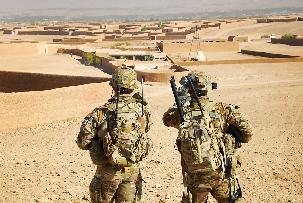 Australian soldiers provide perimeter security for Uruzgan coalition base