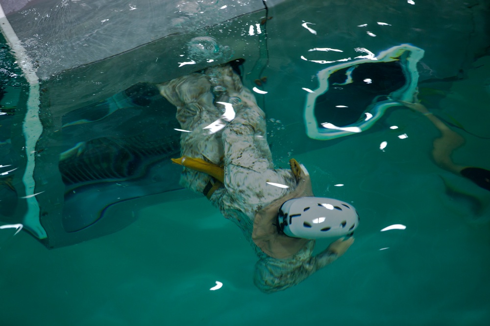 CLB-22 Marines complete helo dunker training