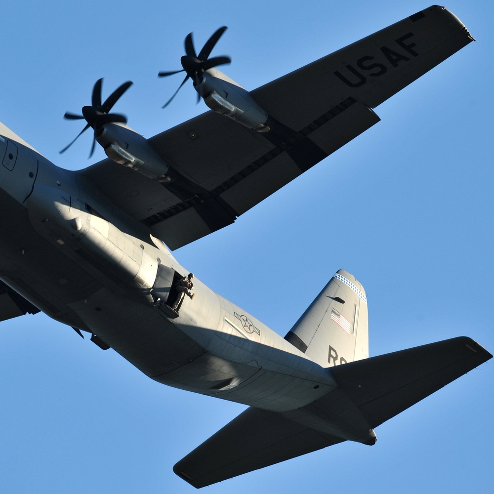 173rd IBCT (A) paratroopers jump training in Grafenwoehr