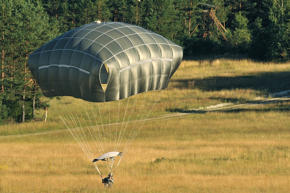 173rd IBCT (A) paratroopers jump training in Grafenwoehr