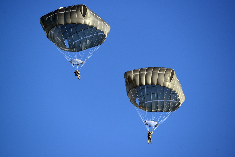 173rd Infantry Brigade Combat Team (Airborne) conduct Airborne operations