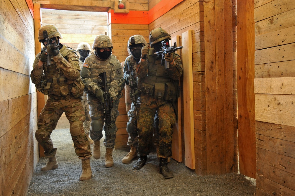 2nd Cavalry Regiment shoot house training