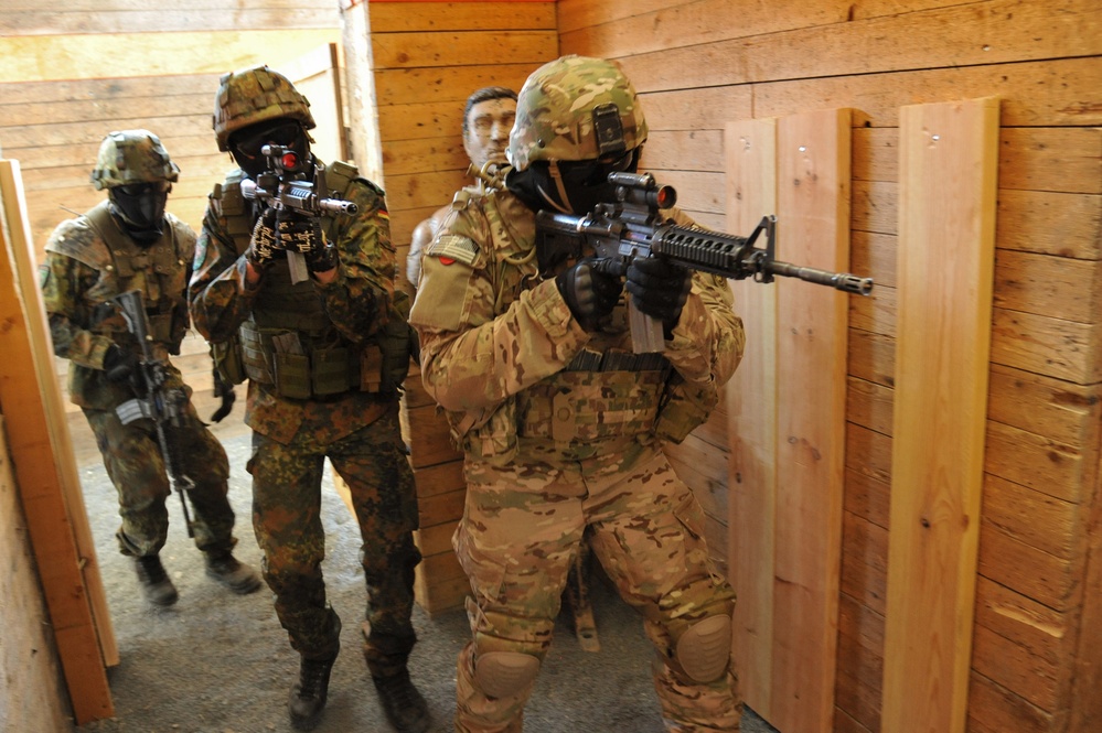 2nd Cavalry Regiment shoot house training