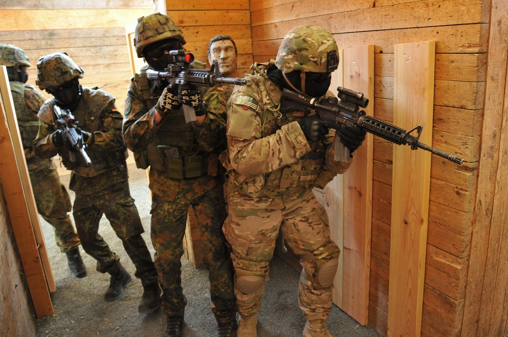 2nd Cavalry Regiment shoot house training