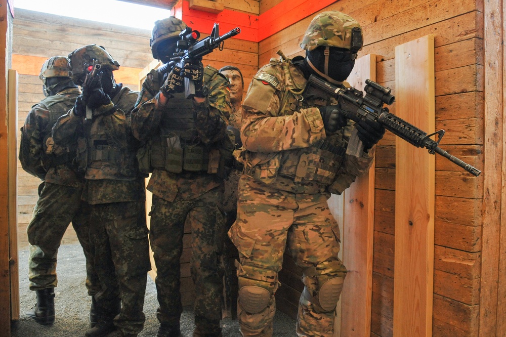 2nd Cavalry Regiment shoot house training