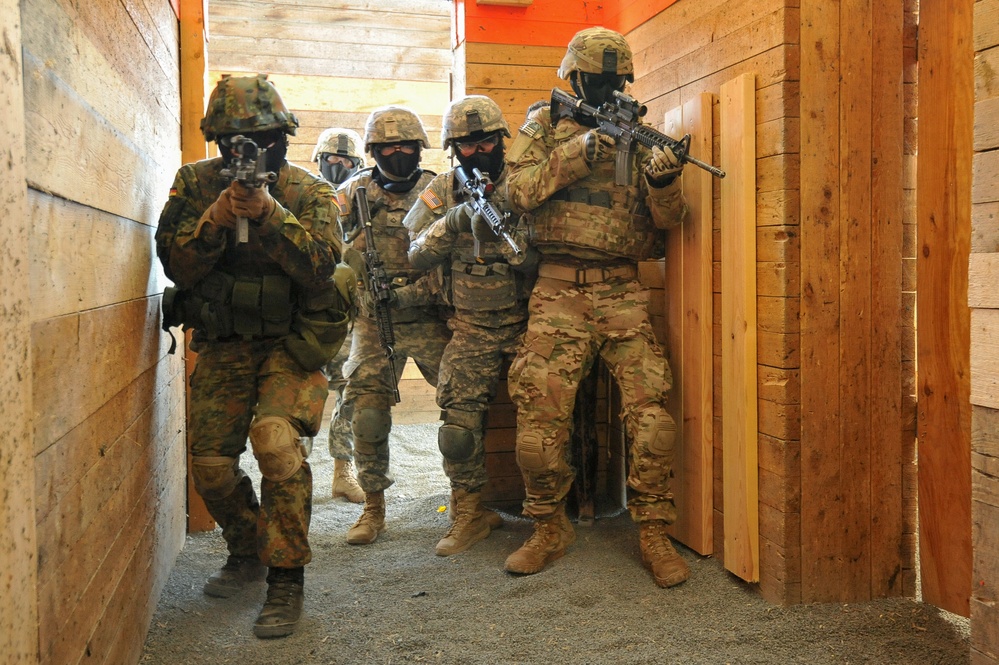 DVIDS - Images - 2nd Cavalry Regiment shoot house training [Image 9 of 17]