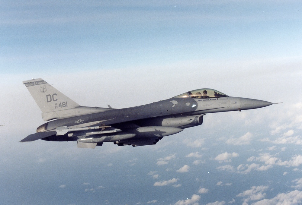 DC National Guard F-16C in flight