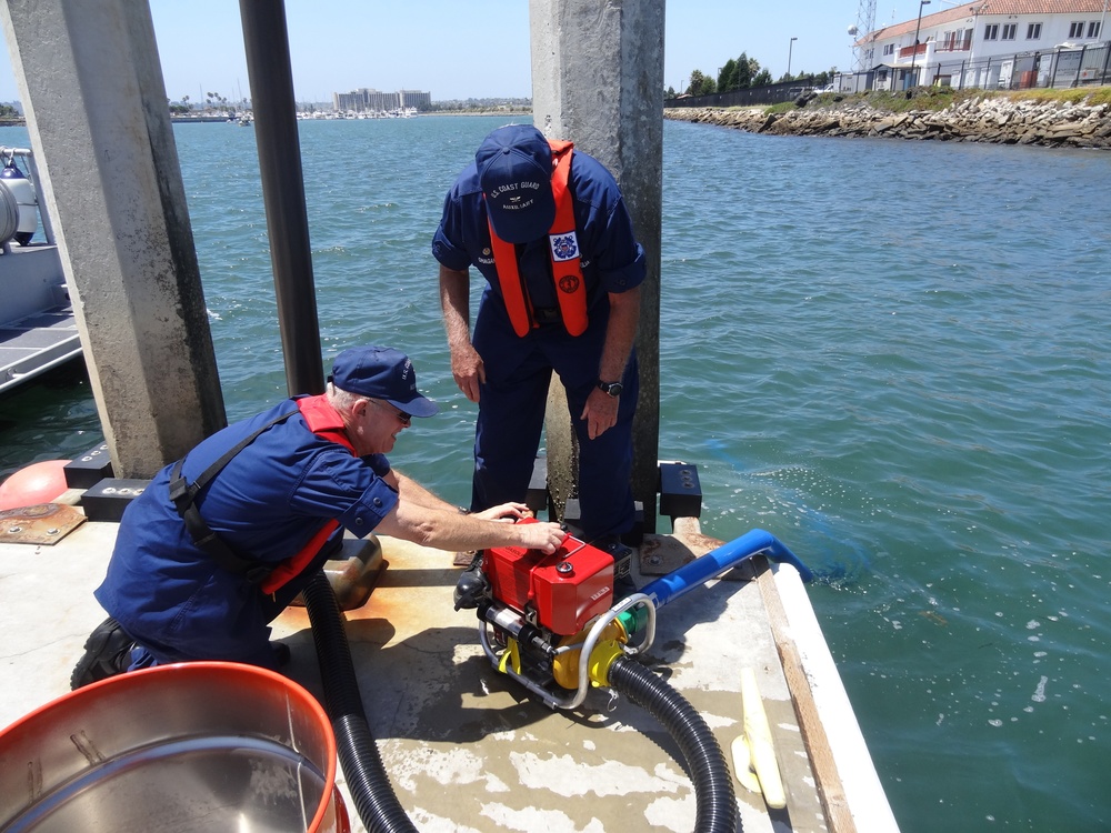 Coast Guard Auxiliary practices pump deployment