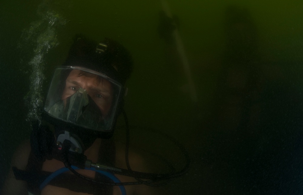 Surface supplied training dive