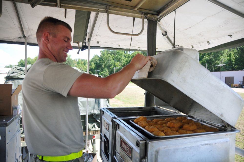 Food service specialists support more than 6,000 soldiers
