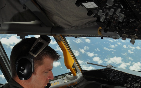 Reserve units link up during refueling mission