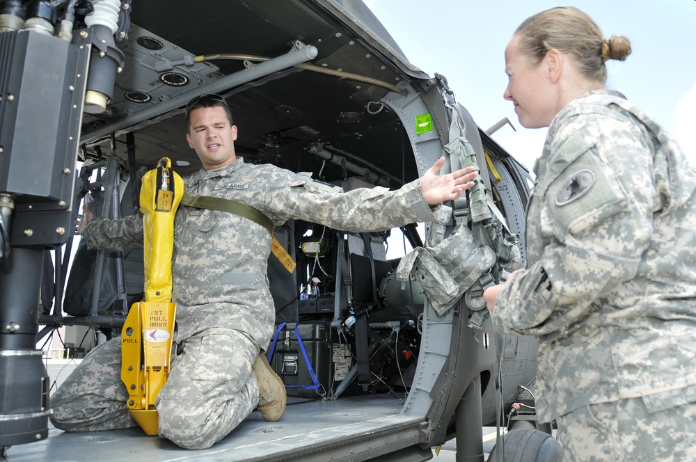 Aviation soldiers practice rescue hoist operations