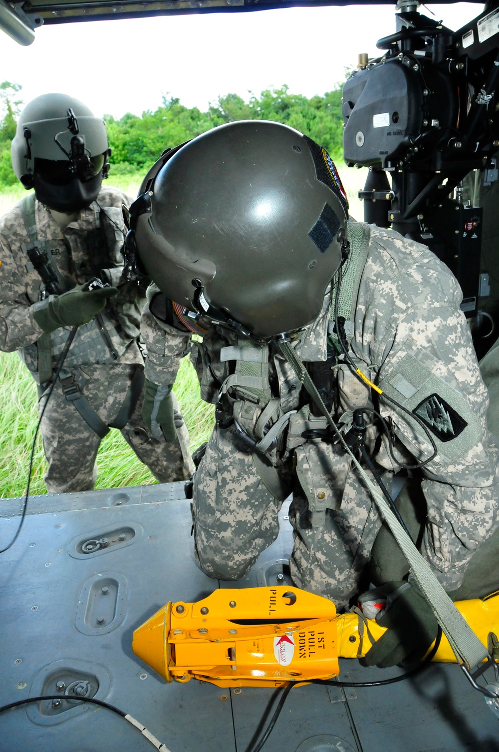 Aviation soldiers practice rescue hoist operations