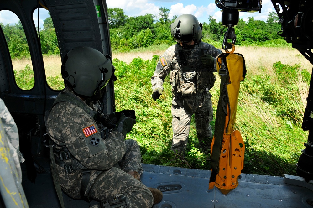 Aviation soldiers practice rescue hoist operations