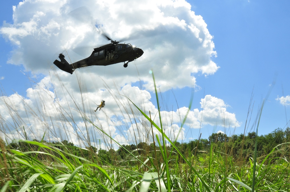 Aviation soldiers practice rescue hoist operations