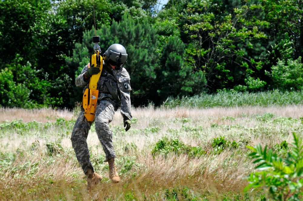 Aviation soldiers practice rescue hoist operations