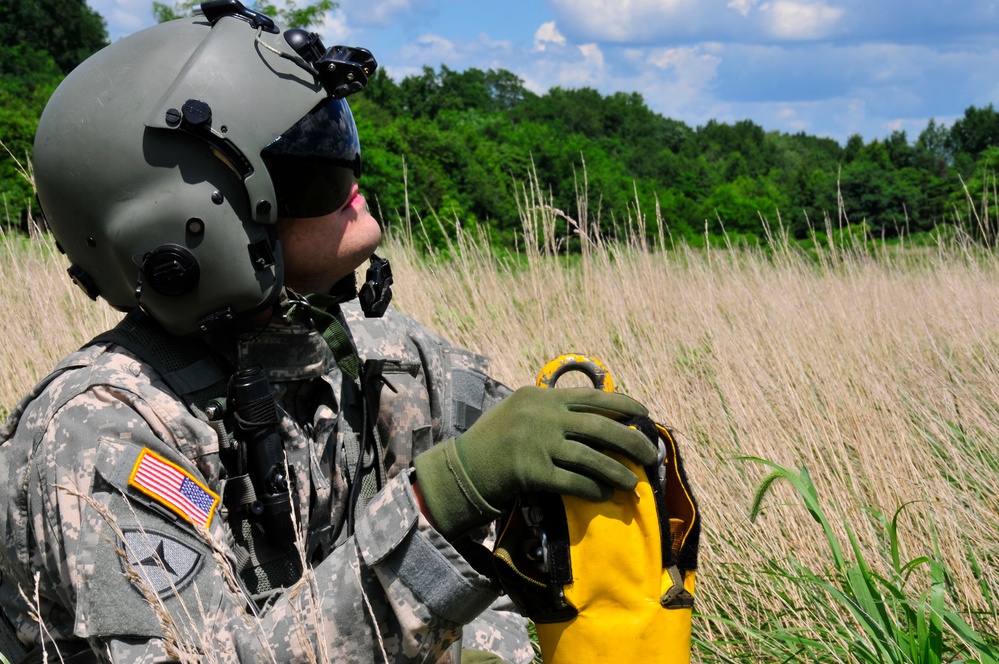 Aviation soldiers practice rescue hoist operations