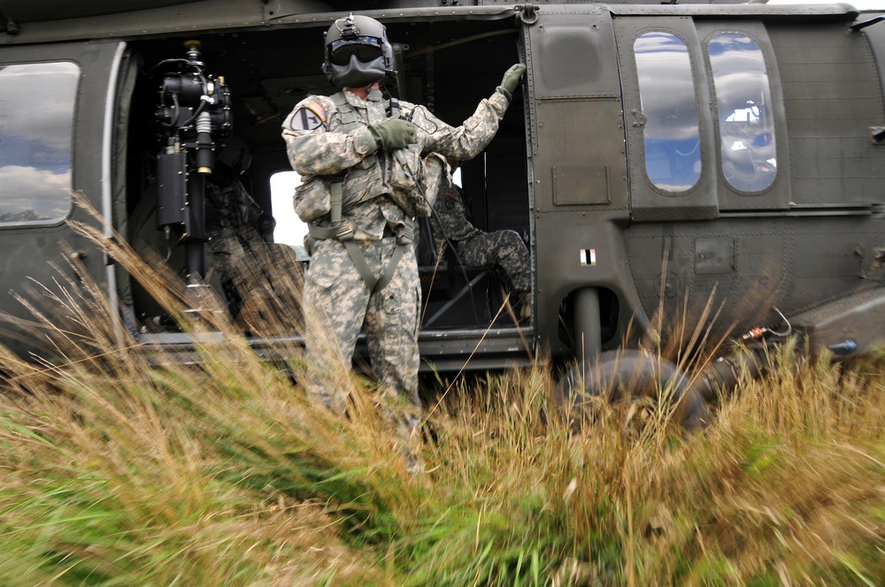 Aviation soldiers practice rescue hoist operations