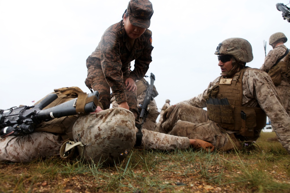 US Marines, Alaska National Guard, Mongolian Armed Forces team up during Combat First Aid training