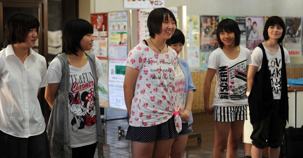 Base members 'adopt' Japanese students for weekend