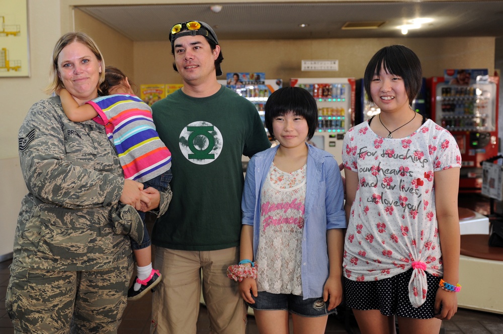 Base members 'adopt' Japanese students for weekend
