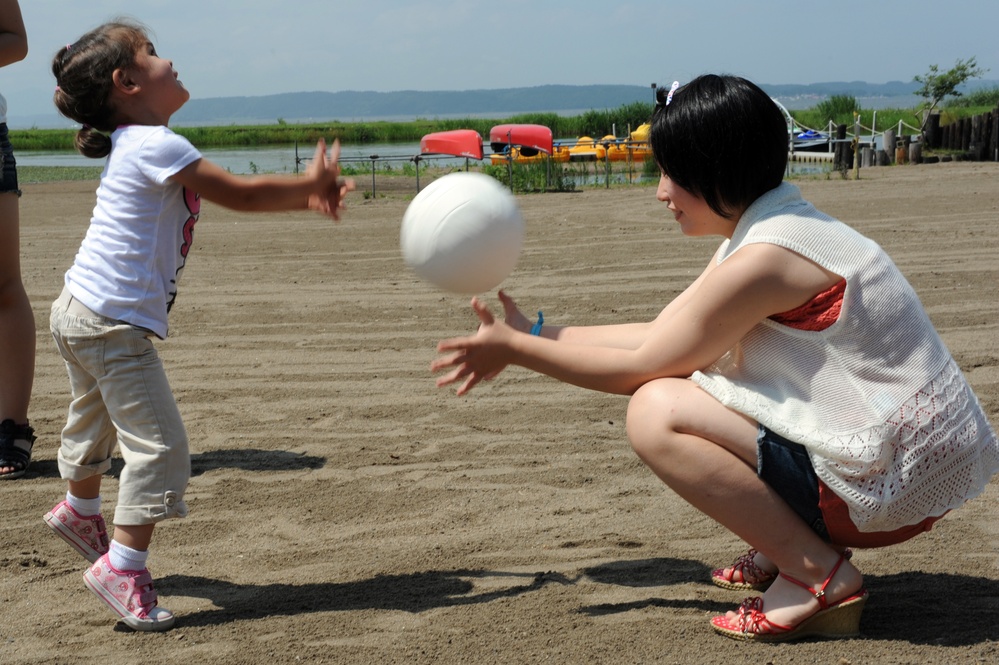 Base members 'adopt' Japanese students for weekend
