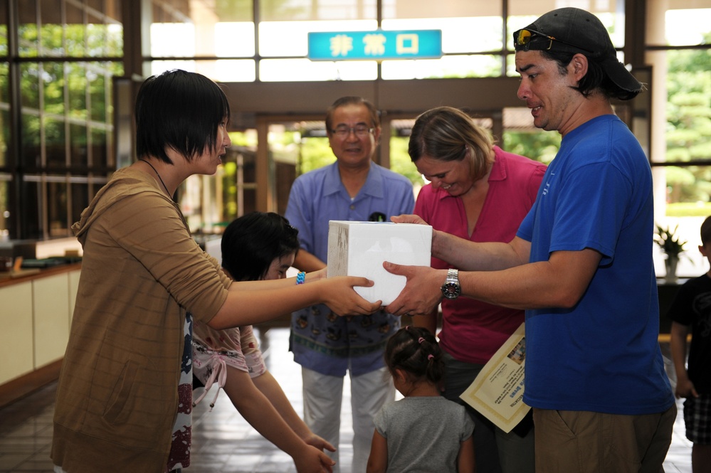 Base members 'adopt' Japanese students for weekend
