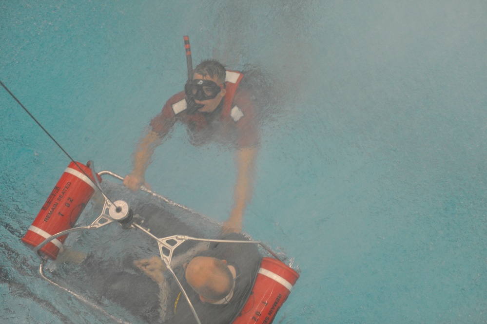 Coast Guard conducts swimmer training