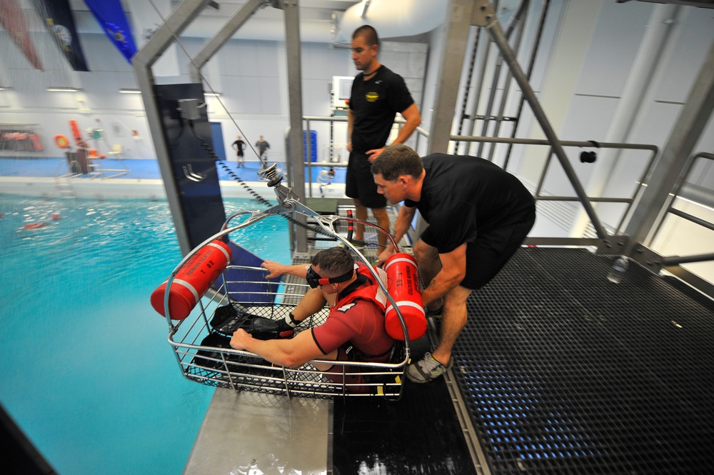 Coast Guard conducts swimmer training