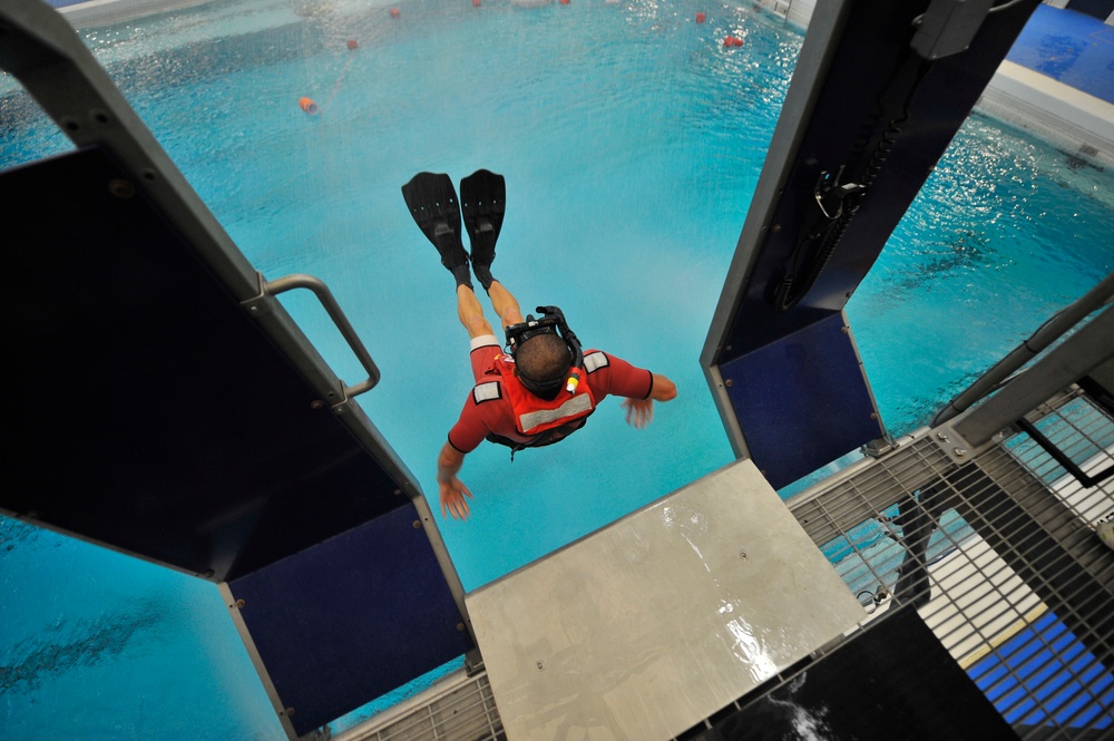 Coast Guard conducts swimmer training
