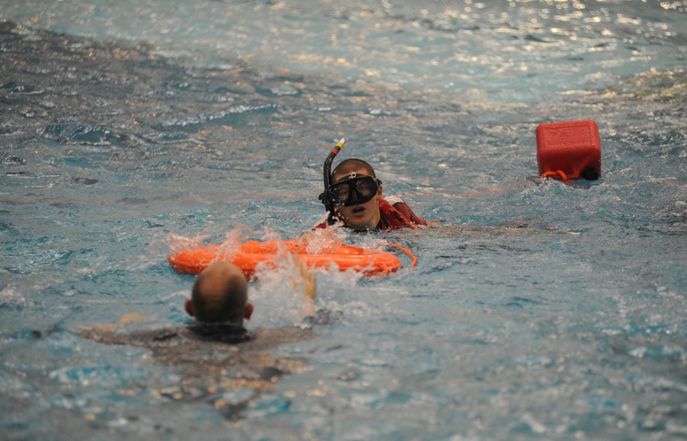 Coast Guard conducts swimmer training