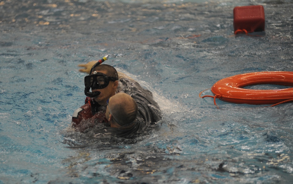 Coast Guard conducts swimmer training
