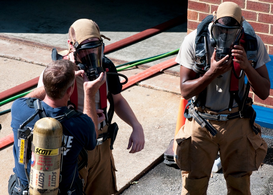 Firefighting class teaches watercraft extinguishing techniques