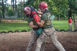 Photo Gallery: Marine recruits practice bayonet techniques during pugil stick training