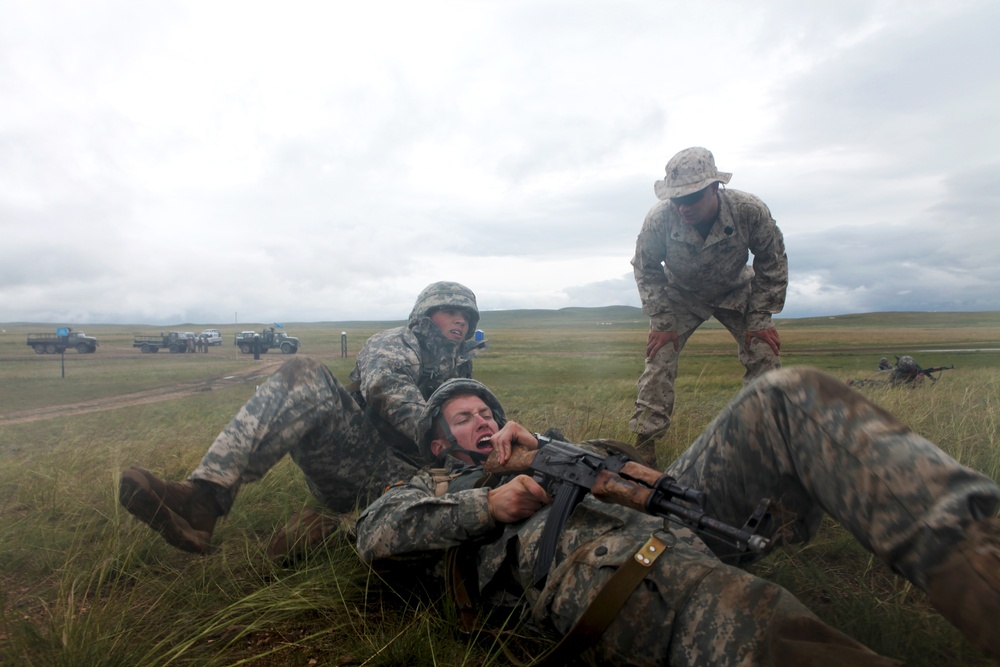 US Marines, ROTC Cadets and Mongolian troops participate in first aid training
