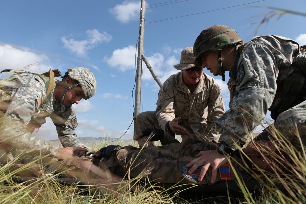 US Marines, ROTC Cadets and Mongolian troops participate in first aid training