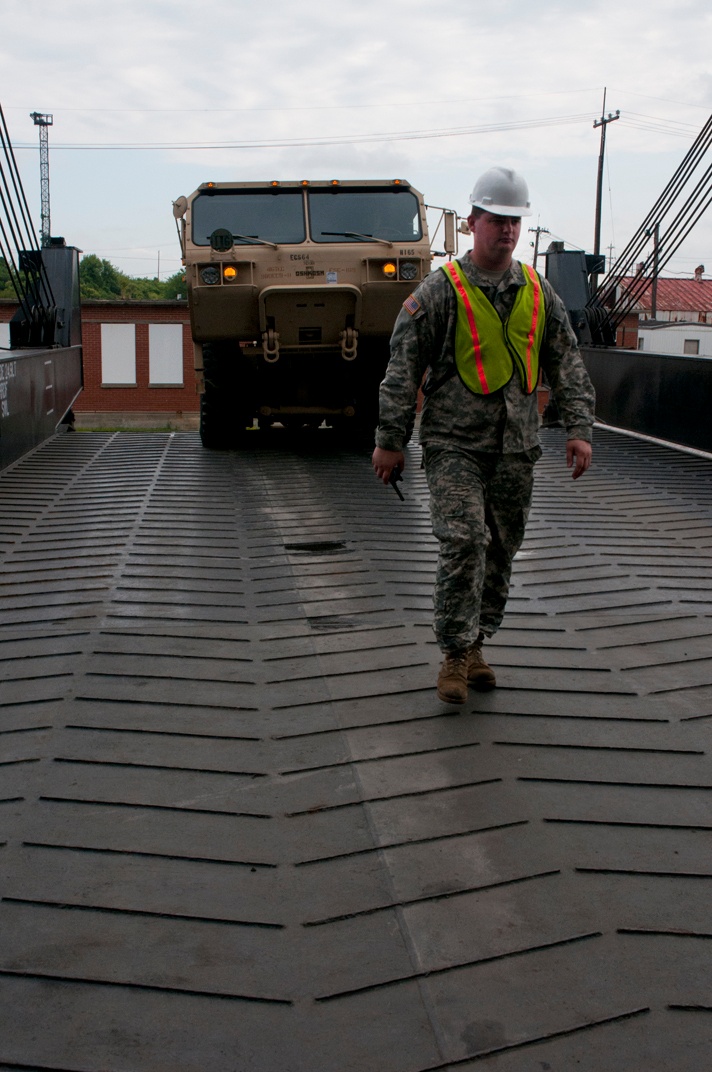 Soldiers, Sailors practice joint-service seaport loading